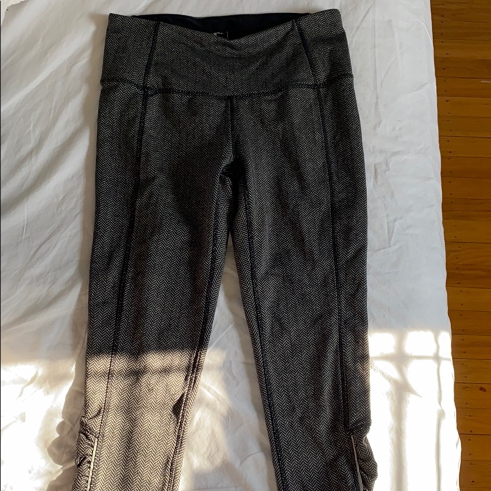 Chevron cropped leggings